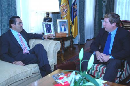 El alcalde de Telde, Francisco Valido, visita al presidente del Parlamento