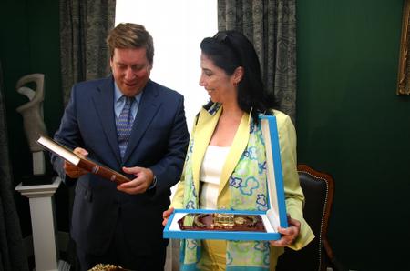 Gabriel Mato recibe a la embajadora de Bolivia en su primera visita oficial a Canarias