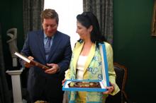 Gabriel Mato recibe a la embajadora de Bolivia en su primera visita oficial a Canarias