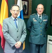 Fotografía El presidente del Parlamento recibió la visita de despedida del jefe de la Zona de la Guardia Civil de Canarias 