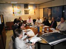Fotografía Visita de una delegación parlamentaria a la empresa GRAFCAN 