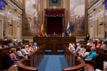 Fotografía El Parlamento rinde homenaje a todos los abuelos y abuelas de Canarias 