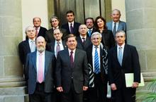 La Mesa del Parlamento de Canarias y los ponentes participantes en la Jornada