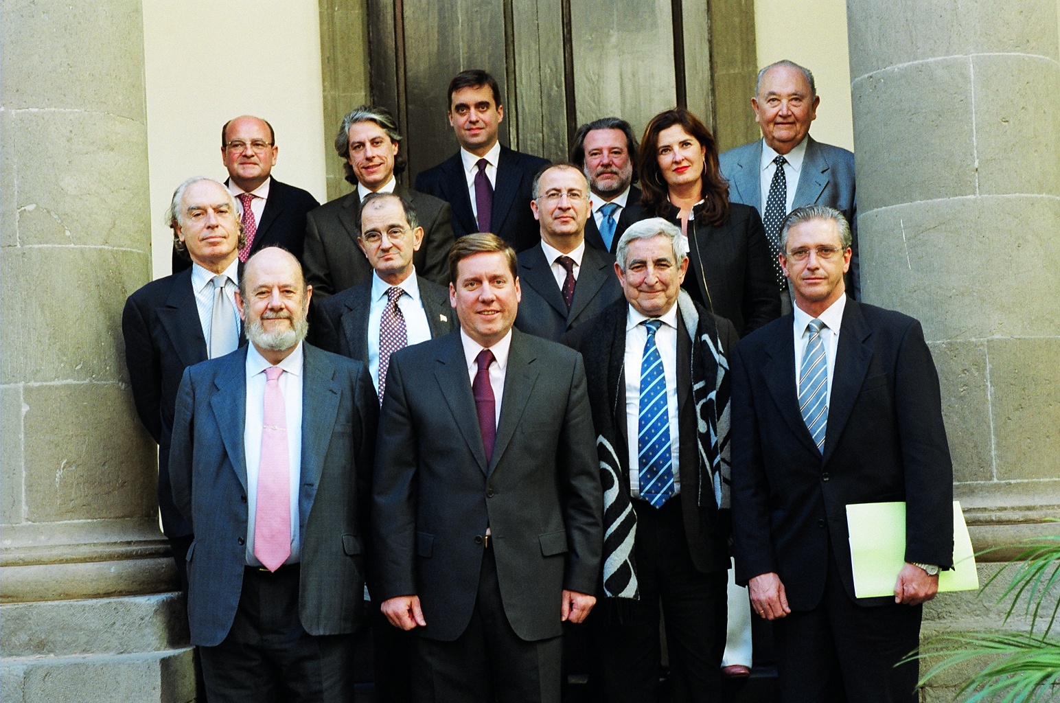 La Mesa del Parlamento de Canarias y los ponentes participantes en la Jornada