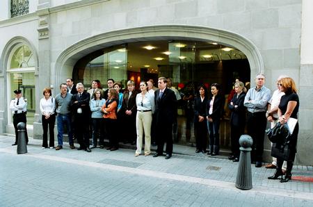 Concentración de protesta en el Parlamento contra la violencia de género