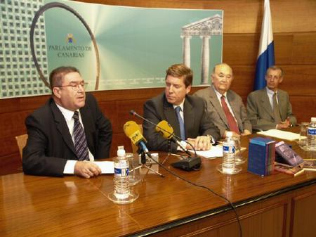Presentación de la colección de biografías de políticos canarios, que coeditan el Parlamento y la Fundación Víctor Zurita