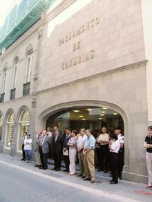 Fotografía Concentración silenciosa en el Parlamento contra la violencia doméstica 