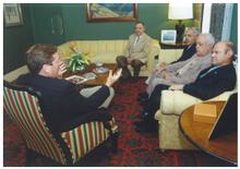 Miembros de la Esclavitud del Santísimo Cristo de La Laguna visitan al presidente del Parlamento