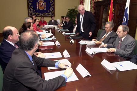 La Comisión de Gobernación y Justicia visita la Sala de Gobierno del Tribunal Superior de Justicia de Canarias./ Efe
