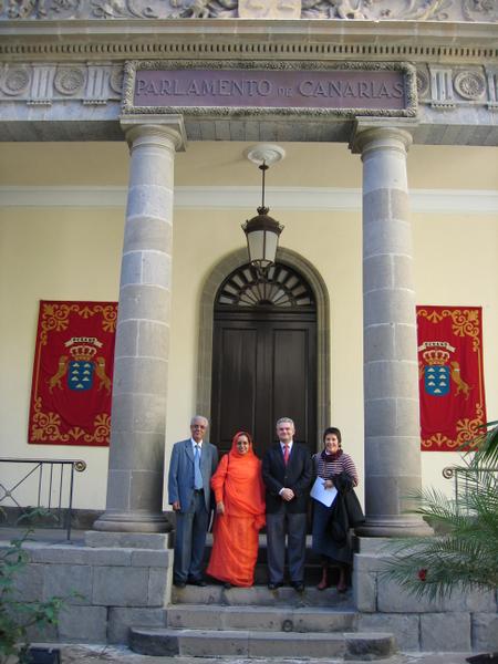 Visita de la secretaria general de la Unión Nacional de Mujeres Saharauis al Parlamento Visita de la secretaria general de la Unión Nacional de Mujeres Saharauis al Parlamento