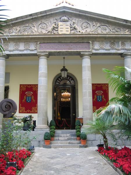 El Parlamento abre las puertas de su sede original con ocasión de las fiestas navideñas