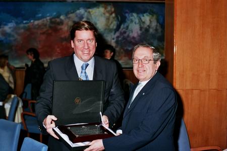 Homenaje a José Arturo Navarro en su jubilación como jefe de Protocolo del Parlamento