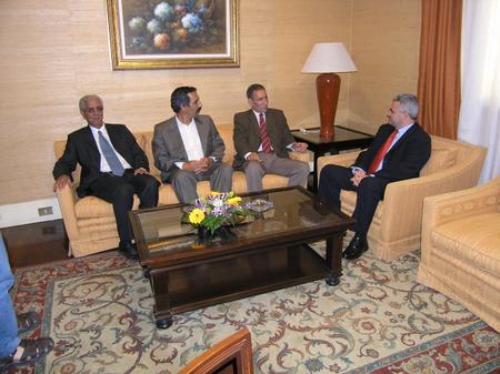 El vicepresidente del Parlamento, Alfredo Belda, recibe al delegado nacional del Frente Polisario El vicepresidente del Parlamento, Alfredo Belda, recibe al delegado nacional del Frente Polisario