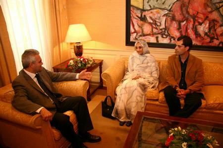 La defensora de los derechos humanos  Aminetu Haidar visita el Parlamento