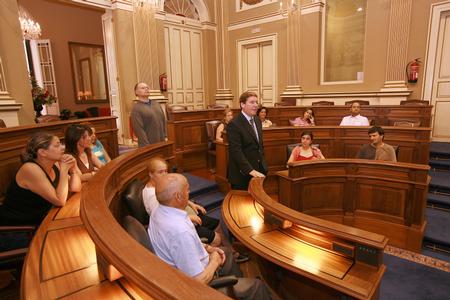 El presidente recibió y atendió a los visitantes que se acercaron a conocer la Cámara