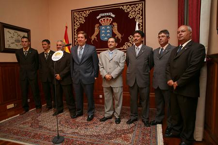 Visita de la UD Vecindario al Parlamento de Canarias