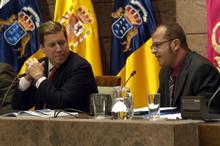 Fotografía  El Parlamento presenta el libro Canarias. Islas y pueblos, de Juan Francisco Delgado Gómez 