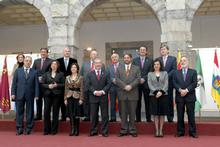 Los presidentes de los parlamentos autonómicos de España posan para la foto oficial de la Coprepa 2007