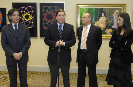 De izquierda a derecha, el consejero de Educación Cultura y Deportes, Isaac Godoy, el presidente del Parlamento, Gabriel Mato, el autor, Patrocinio Barambio, y la viceconsejera de Cultura, Dulce Xerach