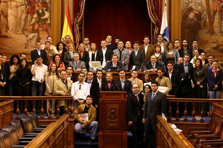 Celebración de un pleno parlamentario protagonizado por jóvenes canarios (2006) Celebración de un pleno parlamentario protagonizado por jóvenes canarios (2006)