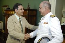 Fotografía El Presidente del Parlamento recibe al Comandante Militar de Marina 