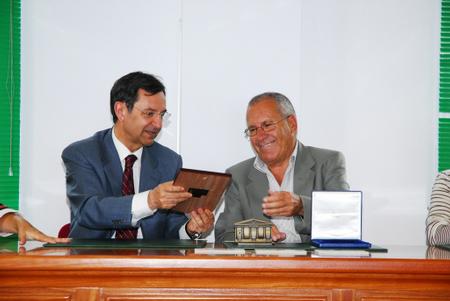 El presidente del Parlamento con el alcalde de El Pinar