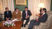 Fotografía Los responsables de la Federación de Lucha Canaria visitan al Presidente del Parlamento 