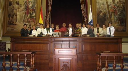 El Salón de Plenos en este caso, sirve de marco a la Asociación de Vecinos 