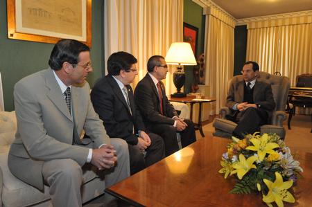 La delegación del Colegio de Agentes de Aduanas con el Presidente de la Cámara.