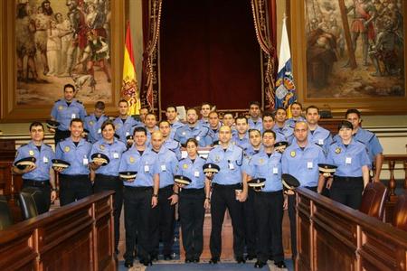 Los policias en el Salón de Plenos