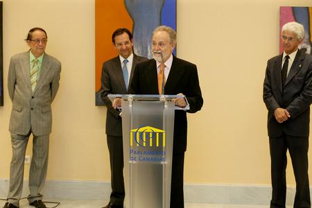 El pintor, Facundo Fierro, en la presentación de su obra.
