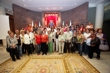 Asociación de Vecinos Gordejuela, Los Realejos, que visitaron el Parlamento de Canarias el 20 de mayo de 2009.