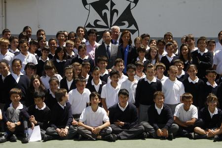 Los jóvenes participantes con la Mesa del Parlamento.