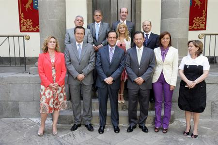 La Mesa, la Junta y los presidentes de los Grupos Parlamentarios con José Bono.