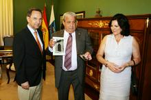 Entrega del Informe en el despacho del presidente.