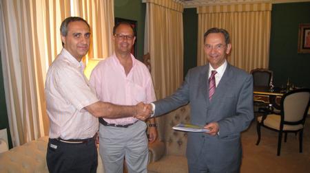 El presidente del Parlamento con los representantes de la Comunidad Bahá'í