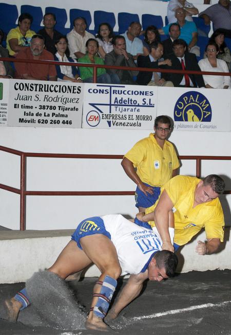 Dos bregadores en plena lucha.