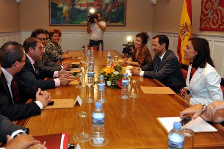 Un momento de la reunión en la Sala de la Constitución de 1812.