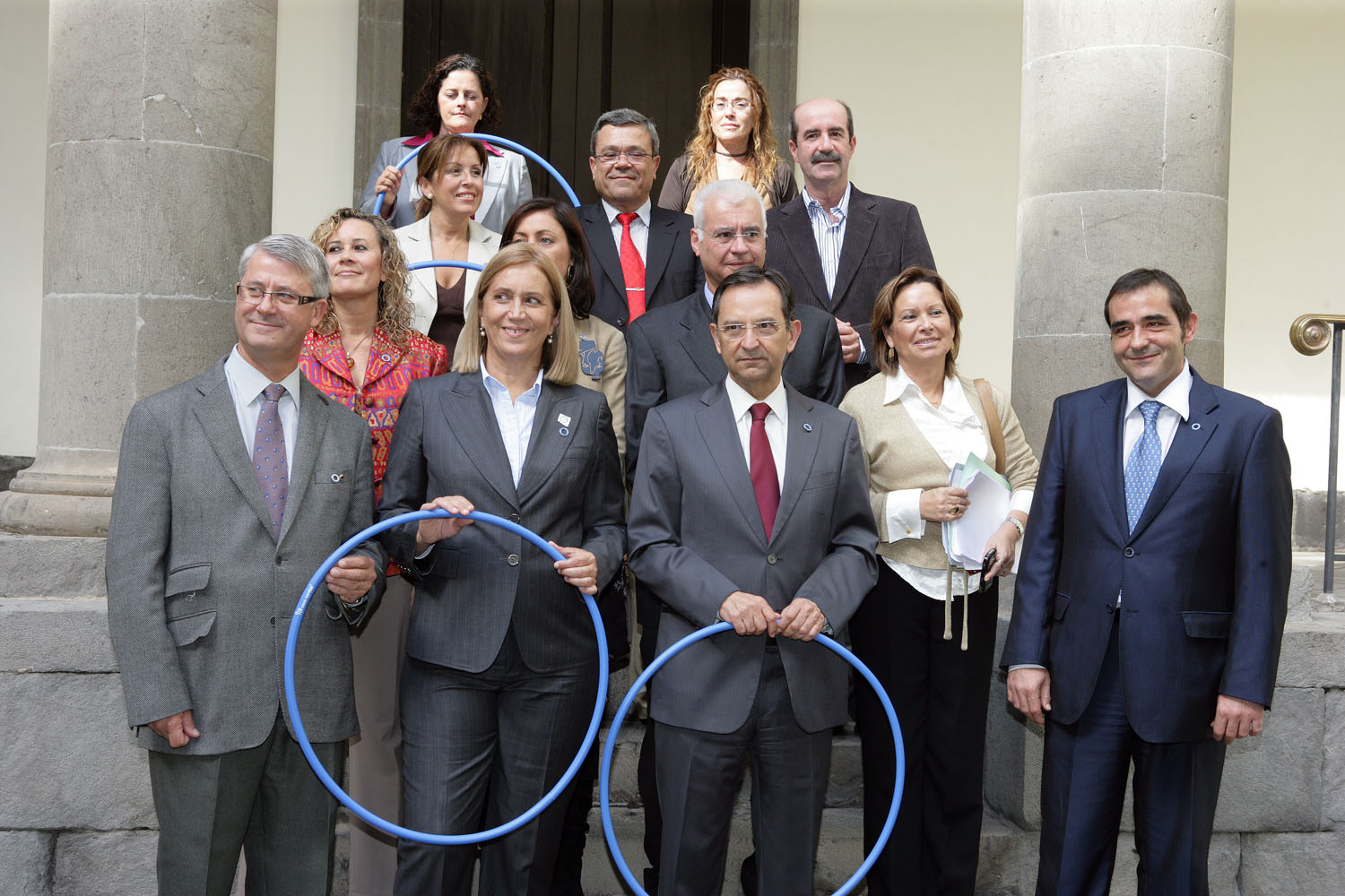 los miembros de la Mesa y de la Junta de Portavoces portaron el anillo azul  que conmemora el Día Mundial de la Diabetes.