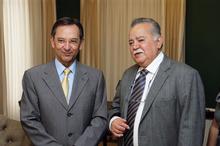 Fotografía El cónsul venezolano visita al presidente del Parlamento 