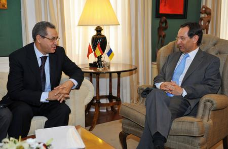 El presidente del Parlamento y el ministro de Estado marroquí durante el encuentro en la Cámara Legislativa.