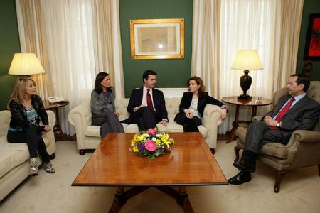 Reunión con la Portavoz del Grupo Parlamentario del Partido Popular en el Congreso de los Diputados
