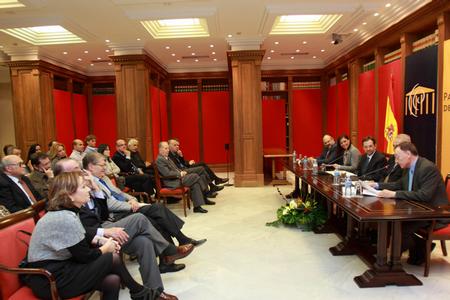 El Parlamento de Canarias acogió el acto de presentación, del libro “Conversaciones en la Preautonomía de Canarias”, del autor Arturo Trujillo Martín.
