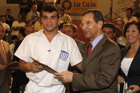 Entrega de Diploma a lso luchadores participantes