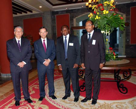 Presidente con miembros de la Asamblea II