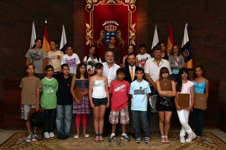 Presidente con los alumnos del colegio de Breña Baja