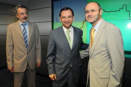De Izquierda a derecha Santiago Martín - Director de Red eléctrica, Antonio Castro y Luis Atienza De Izquierda a derecha Santiago Martín - Director de Red eléctrica, Antonio Castro y Luis Atienza
