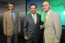 De Izquierda a derecha Santiago Martín - Director de Red eléctrica, Antonio Castro y Luis Atienza