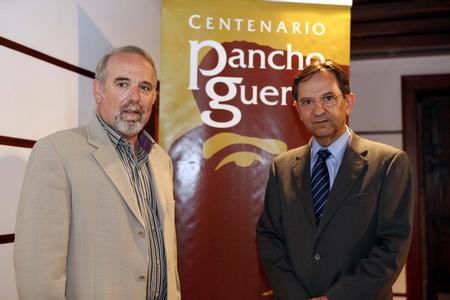 Antonio Castro con el presidente de la Fundación Pancho Guerra