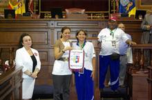 Entrega de banderín por la selección a Dª Cristina Tavío